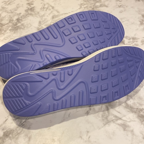 Slip on Shoes - Picture 4 of 8